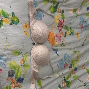 Victoria's Secret Lace Bra in Cream